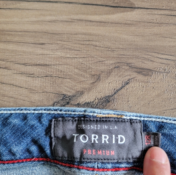 Torrid Boyfriend Patch Work jeans size 12R - Picture 5 of 9